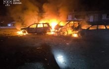 Росіяни завдали нічного удару по Києву: палали автівки, виникли пожежі у багатоповерхівках