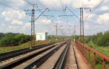 Чому всередині звичайних рейок на мостах прокладено ще одну пару: для чого вона потрібна