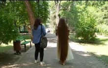 Украинская врач отрастила волосы до земли: в чем ее секрет (фото)