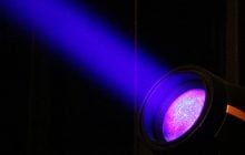 Для чего нужен фонарик с ультрафиолетовым светом: названы главные сферы применения