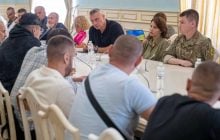 Виплата 45 000 грн, лікування, працевлаштування: Кличко зустрівся із захисниками, звільненими з полону, і розповів про допомогу від міста