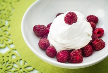 Простий молочний продукт зробить живіт плоским: як правильно вживати