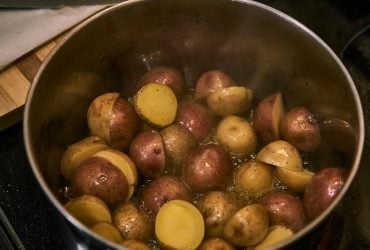 Як зробити варену картоплю набагато смачнішою: кухарі розкрили простий секрет