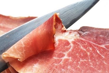 Назван самый вредный для кишечника вид мяса: что лучше выбирать вместо него