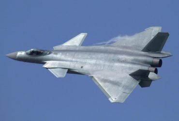 Пекін взяв найсучаснішу авіаносну розробку та встановив її на вантажівки (відео)
