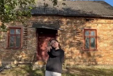 Подружжя купило стару хату в селі та поділилось, як уже 3 роки її облаштує