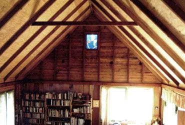 Мужчина утеплил крышу пеной и летом столкнулся с расходами, следовавшими один за другим