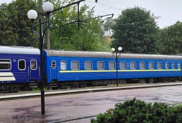 Поїзди Укрзалізниці масово затримуються: які рейси відстають на понад 8 годин