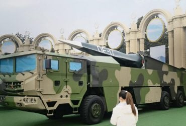 Китай показав гіперзвукову ракету DF-17: чому вона становить загрозу для США