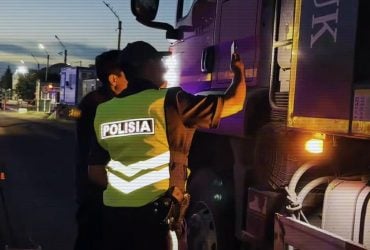 Россияне массово рванули за бензином в Казахстан: на границе появились десятки блокпостов