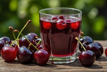 Цей сік радять пити ввечері: він може впливати на сон і суглоби