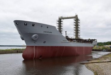 Россия спустила на воду новый танкер для своего военно-морского флота (фото)