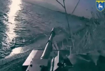 ВСУ доставили боевого робота на борту морского беспилотника: в Newsweek раскрыли подробности