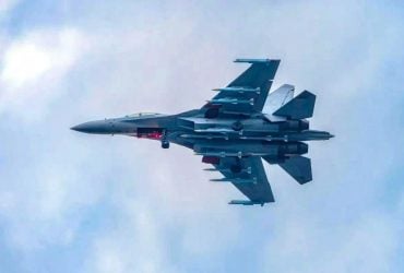 Китайский истребитель J-16 показали в режиме зверя: что означает необычное вооружение