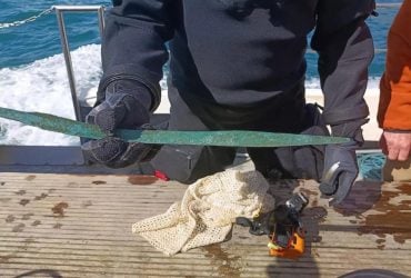 Водолазы нашли меч бронзового века возрастом 3000 лет, спрятанный в море