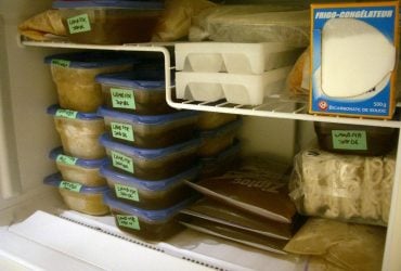 4 продукта, которые никогда не стоит хранить в морозильной камере: где вместо этого