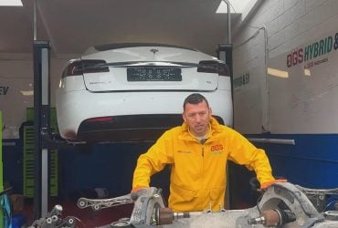 Чоловік придбав найдешевшу Tesla у Британії: на нього чекало велике розчарування