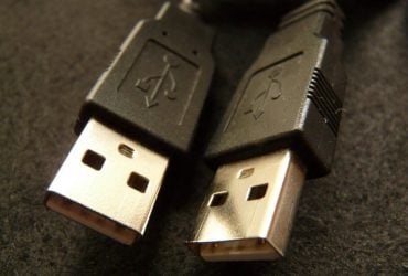 Від тризуба до блискавки: що означають загадкові символи на USB-роз’ємах комп’ютера