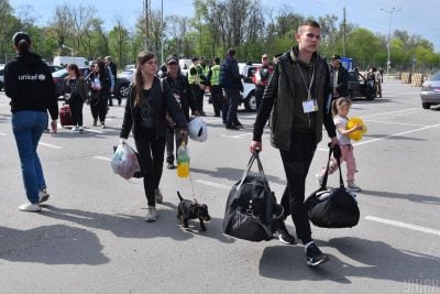 Чи буде нова хвиля виїзду з України взимку: прогноз соціолога КМІС