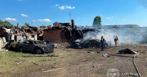 Росіяни посеред дня вдарили КАБами по Харкову: є загиблий та багато постраждалих