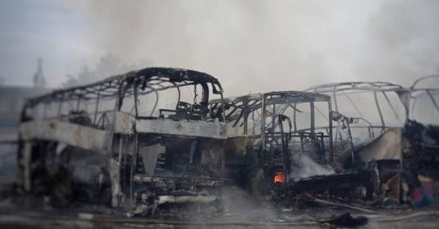 внаслідок влучань згоріли автобуси, є поранені