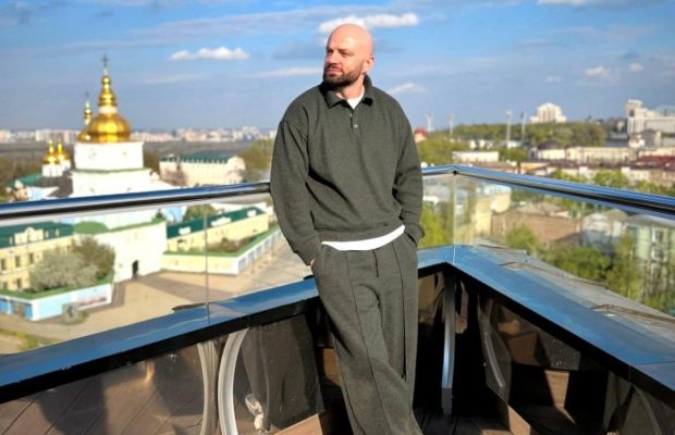 Авто популярного ведущего повредилось после атаки россиян: "Рядом прилетела баллистика"