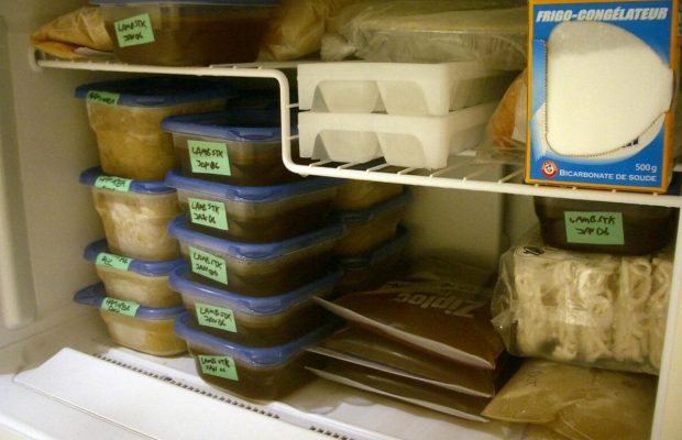 4 продукта, которые никогда не стоит хранить в морозильной камере: где вместо этого