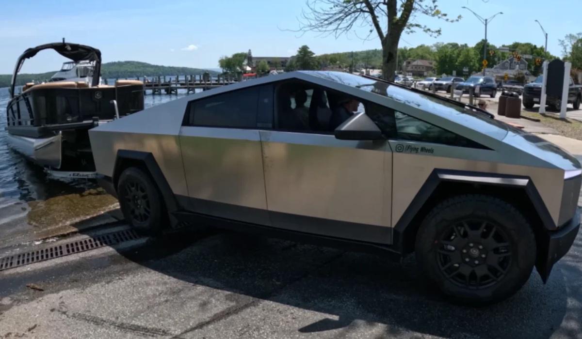 Мужчина присоединил прицеп к Tesla Cybertruck и пришёл к ужасающему выводу Мужчина присоединил прицеп к Tesla Cybertruck и пришёл к ужасающему выводу