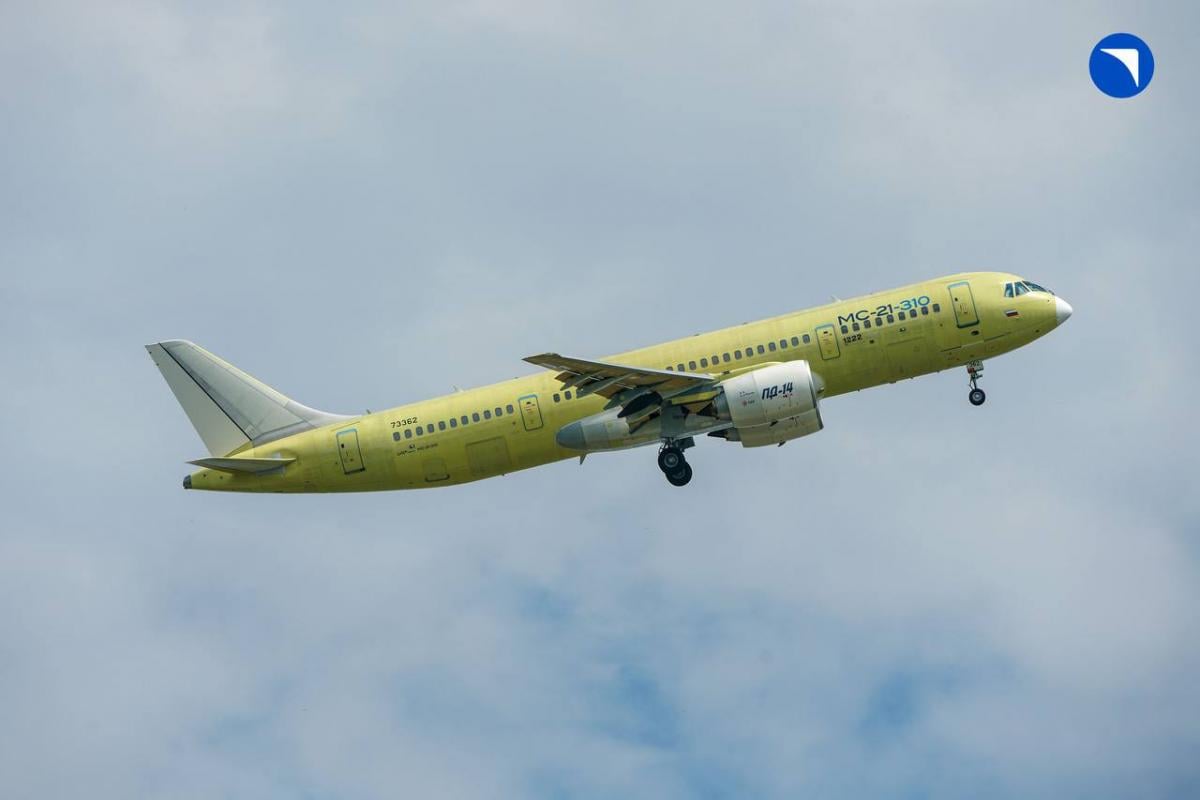 Головна авіаційна надія Росії: перший серійний МС-21 здійснив дебютний політ (фото)