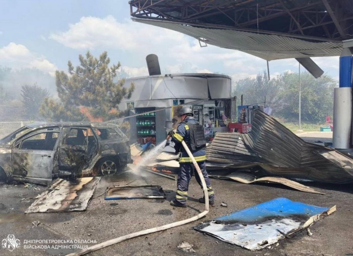 Росіяни вдарили по заправці на Дніпропетровщині: загинули три людини Росіяни вдарили по заправці на Дніпропетровщині: загинули три людини