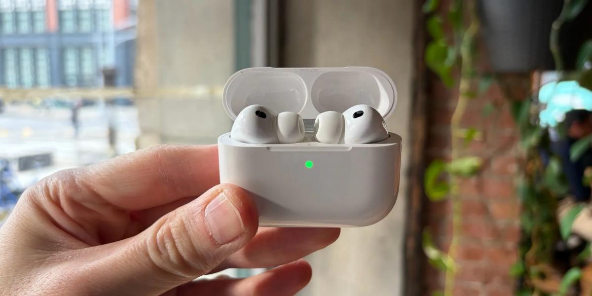 Apple готує революцію: AirPods із камерами можуть з’явитися вже цієї осені Apple готує революцію: AirPods із камерами можуть з’явитися вже цієї осені