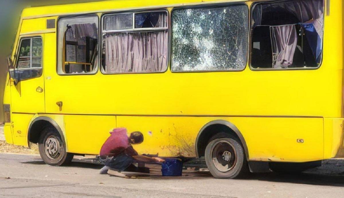 Окупанти атакували дроном маршрутку в Херсоні: серед поранених – дитина