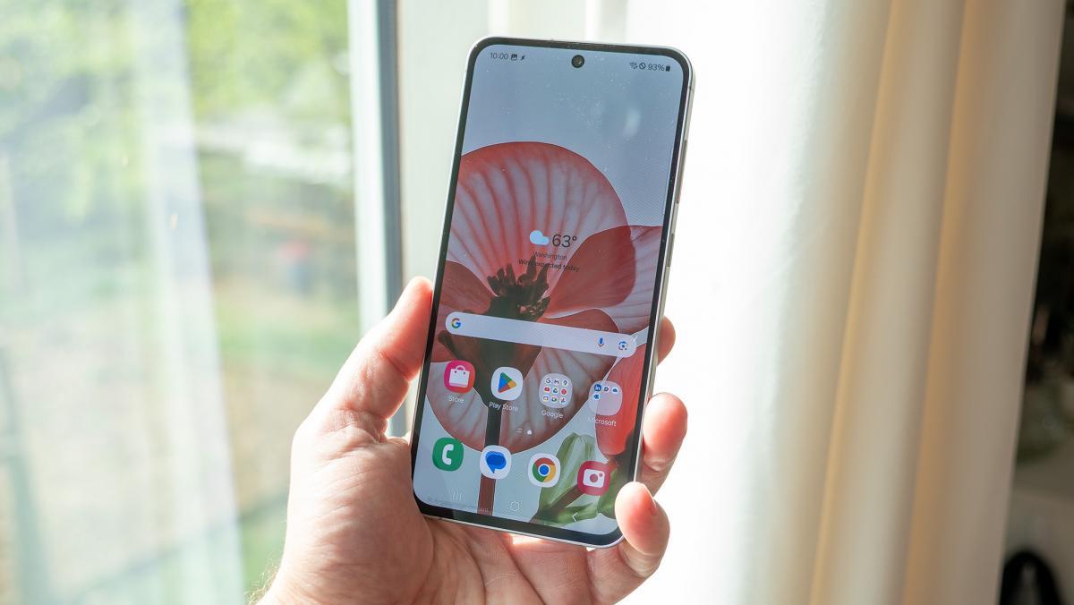 Конкурент для iPhone 16e: новий «народний» смартфон Samsung показали у всіх кольорах