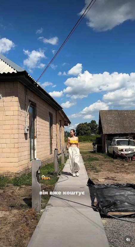Супруги купили старый дом в деревне и вложили в ремонт 2,5 млн грн: как его обустроили