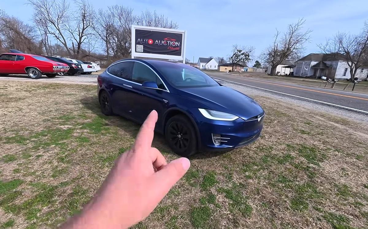 Американец купил электрокар Tesla 'вслепую' за 9500 долларов: его ждал большой сюрприз Американец купил электрокар Tesla 'вслепую' за 9500 долларов: его ждал большой сюрприз