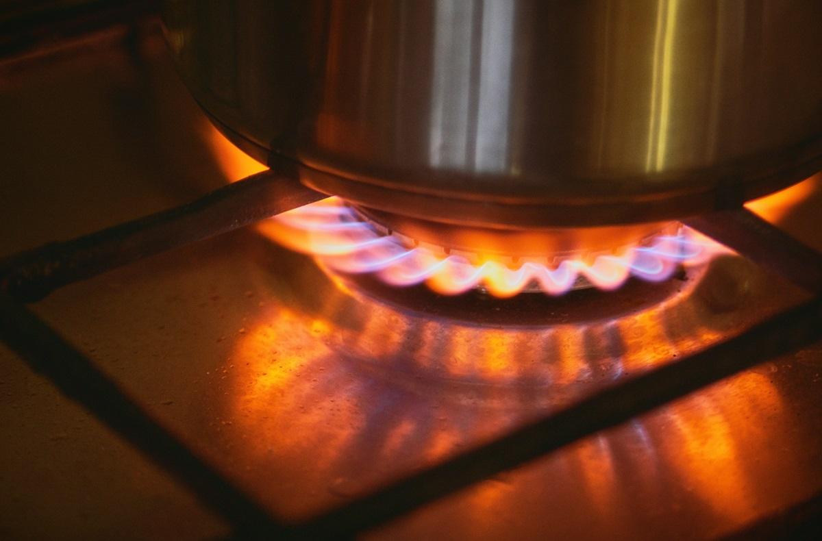 Помаранчеве полум’я на газовій плиті: експерти розповіли, коли варто хвилюватися Помаранчеве полум’я на газовій плиті: експерти розповіли, коли варто хвилюватися
