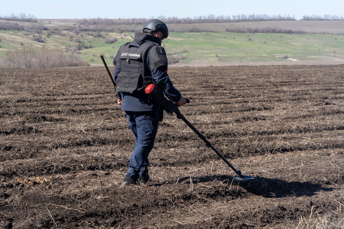 Громади зможуть отримати гроші на гуманітарні витрати і розмінування: що відомо Громади зможуть отримати гроші на гуманітарні витрати і розмінування: що відомо