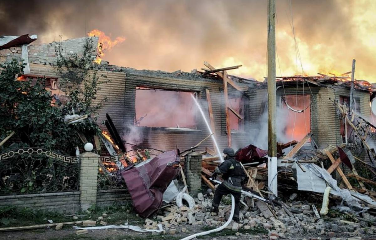 Окупанти завдали подвійного прицільного удару на Сумщині: загинула жінка з дитиною