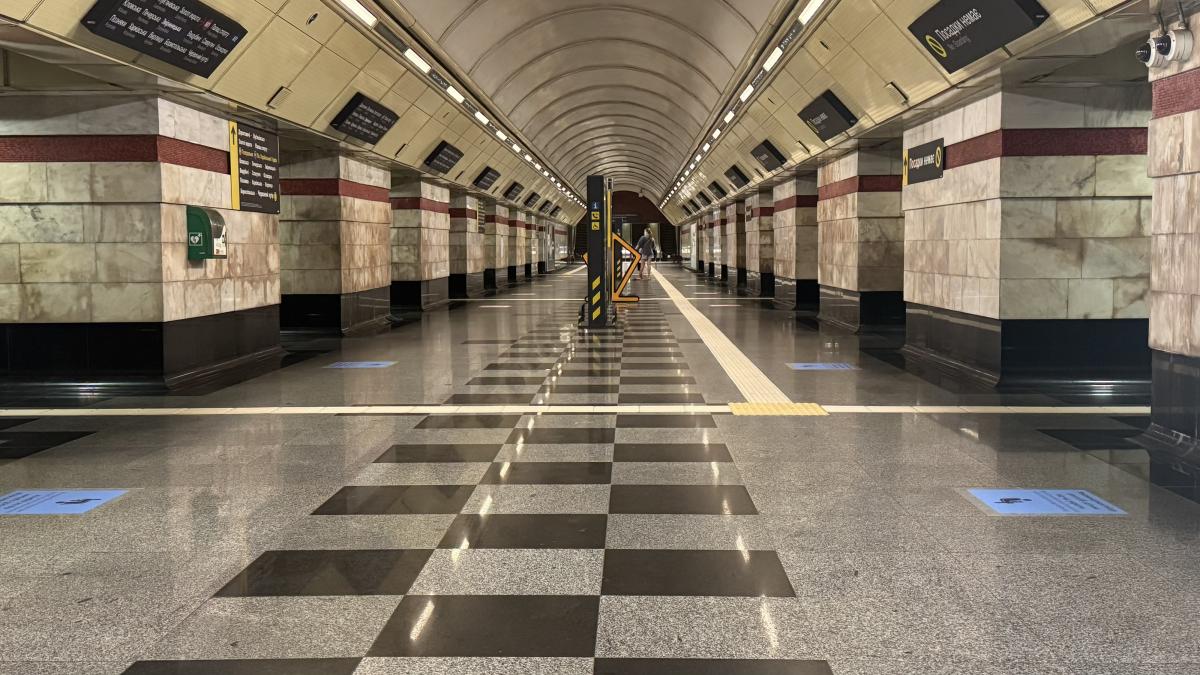 Місця для маломобільних, людей з дітьми, з тваринами: станції метро поділять на зони для зручності людей під час тривог, - КМДА Місця для маломобільних, людей з дітьми, з тваринами: станції метро поділять на зони для зручності людей під час тривог, - КМДА