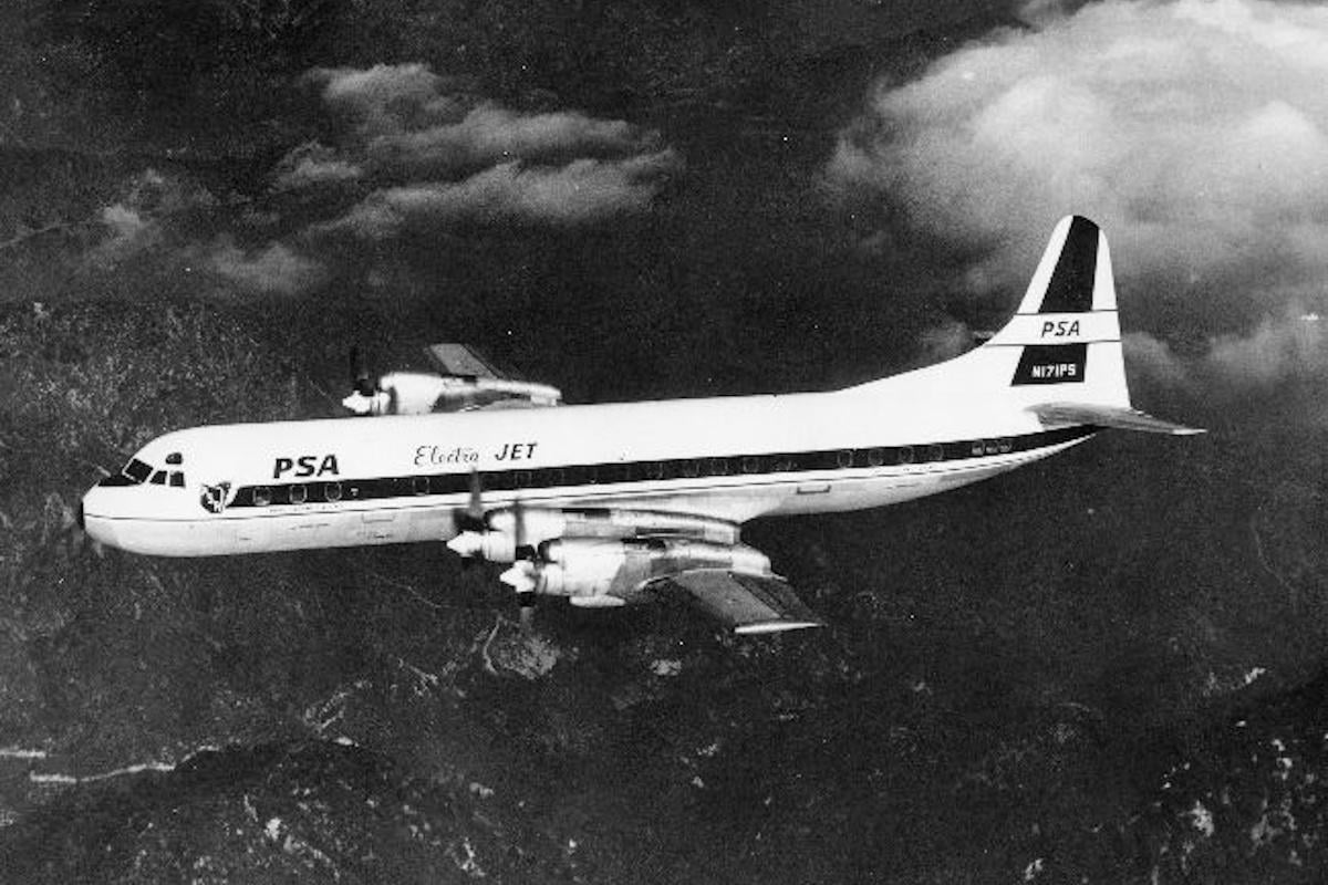 У 1971 році 17-річна дівчина впала з висоти 3 кілометрів, вижила і пішла своїми ногами У 1971 році 17-річна дівчина впала з висоти 3 кілометрів, вижила і пішла своїми ногами