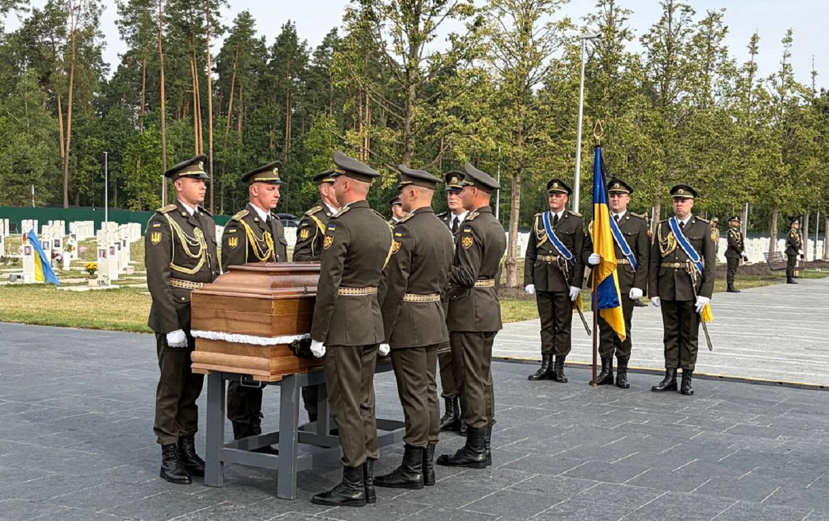 В Украине перезахоронили первого главу ОУН Коновальца (фото, видео)
