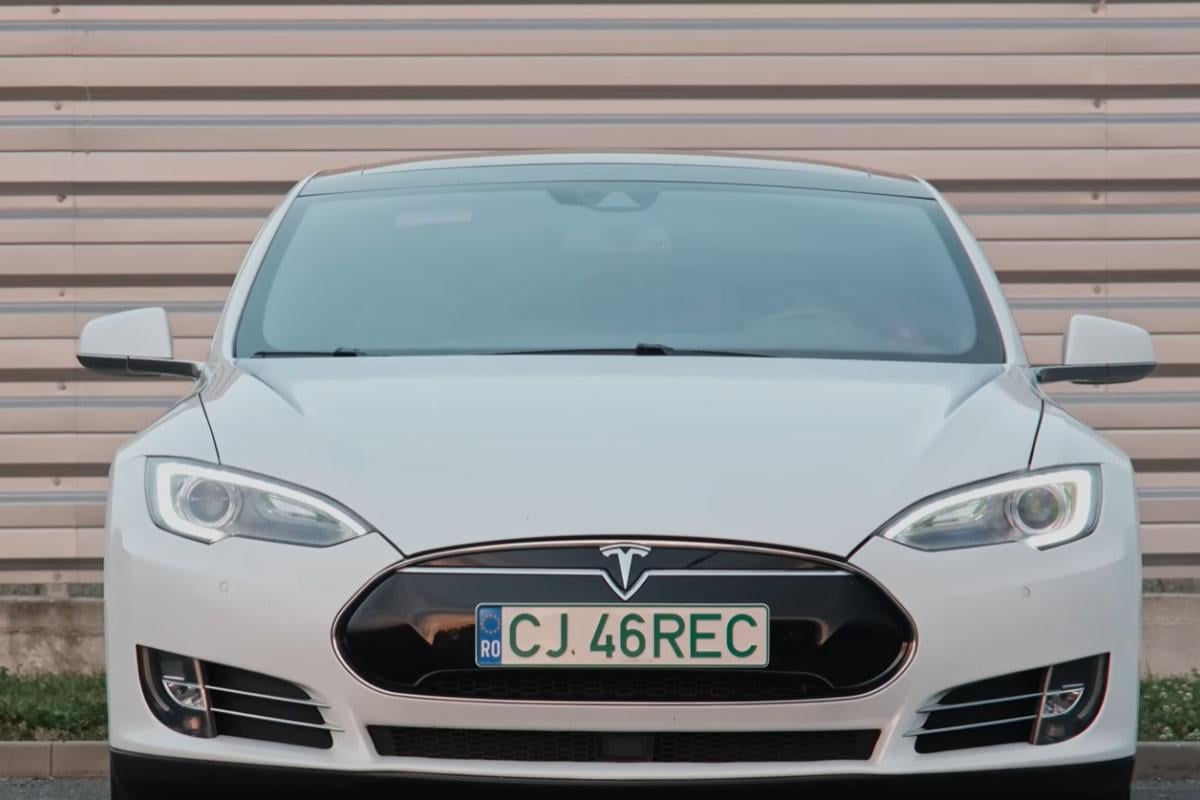 Мужчина проверил актуальность 11-летней Tesla Model S в 2026 году и был удивлён Мужчина проверил актуальность 11-летней Tesla Model S в 2026 году и был удивлён