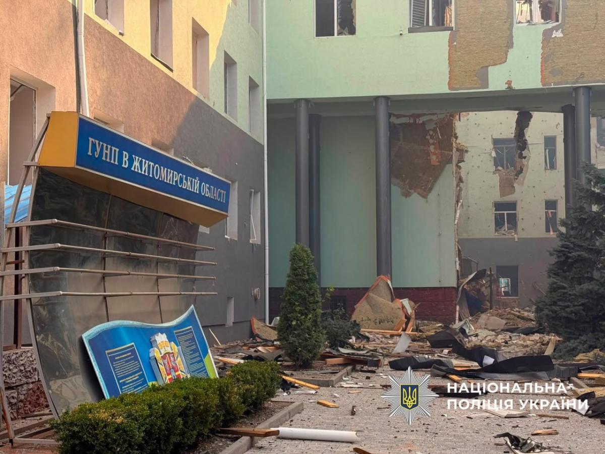 РФ ударила по зданию Нацполиции в Житомире: есть погибшие и много пострадавших