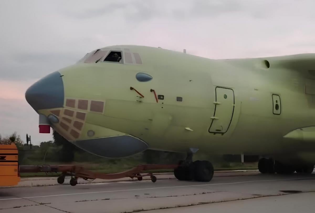 Росія показала викатку нового літака-заправника Іл-78МК-90А (відео)