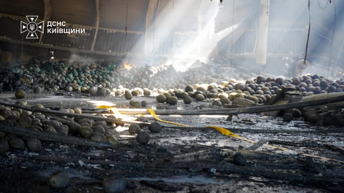 Останутся ли украинцы без продуктов из-за ударов РФ по складам: ответ Минагро Останутся ли украинцы без продуктов из-за ударов РФ по складам: ответ Минагро