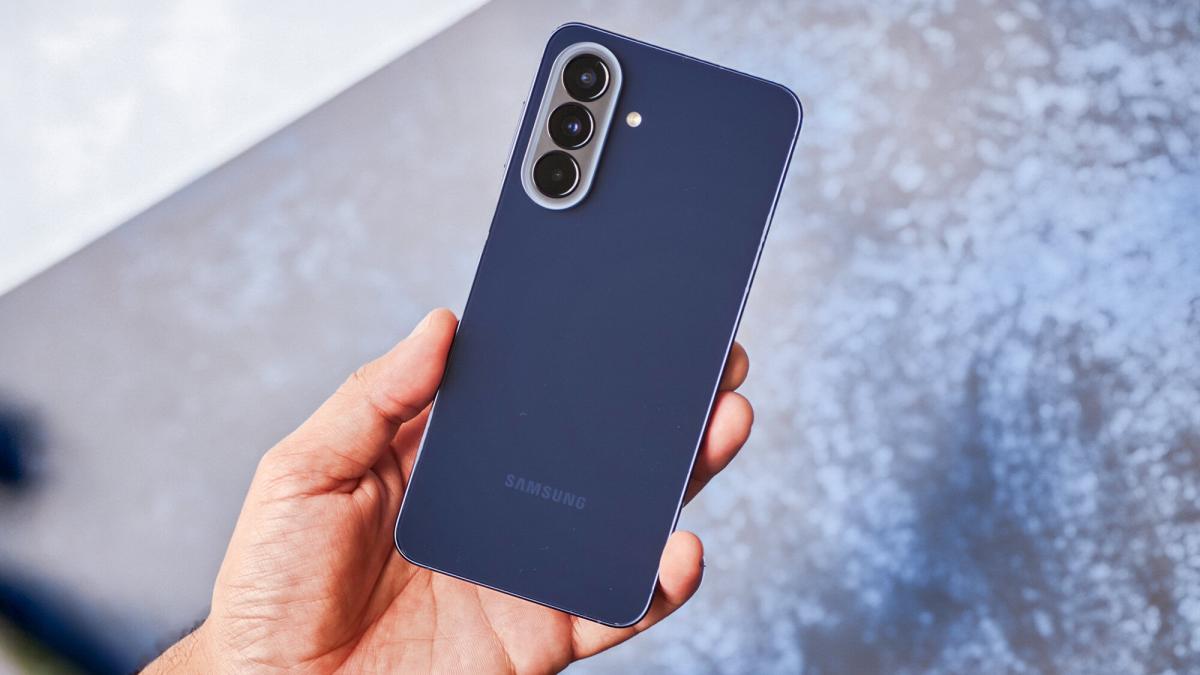 Названо найкращі смартфони Samsung у 2025 році під різний бюджет і запити Названо найкращі смартфони Samsung у 2025 році під різний бюджет і запити