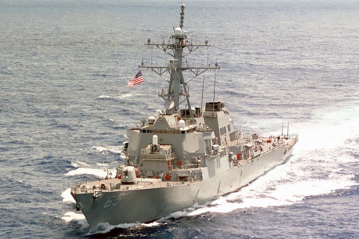 Есмінець США 4 доби стирчав у морі без світла та води: CNN розкрив деталі аварії Есмінець США 4 доби стирчав у морі без світла та води: CNN розкрив деталі аварії