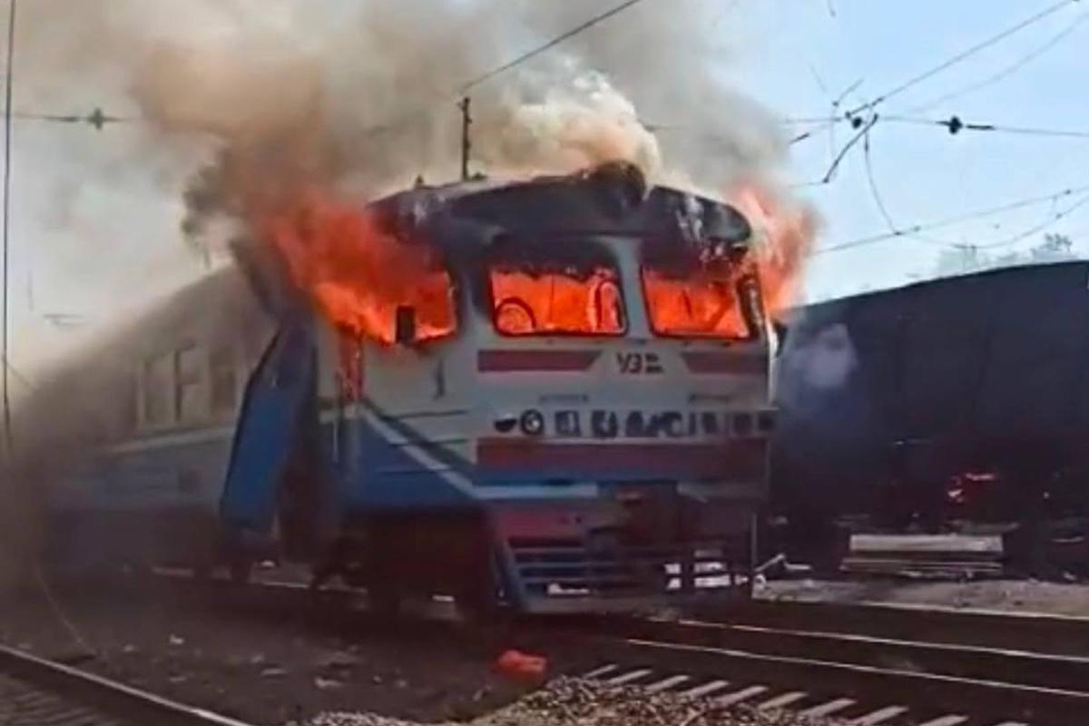 Росіяни вбили двох жінок і тяжко поранили дівчинку у поїзді на Харківщині Росіяни вбили двох жінок і тяжко поранили дівчинку у поїзді на Харківщині