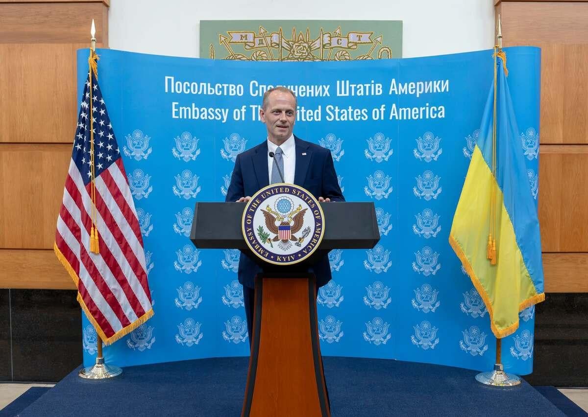 Тимчасовий повірений у справах США розпочав роботу в Україні Тимчасовий повірений у справах США розпочав роботу в Україні