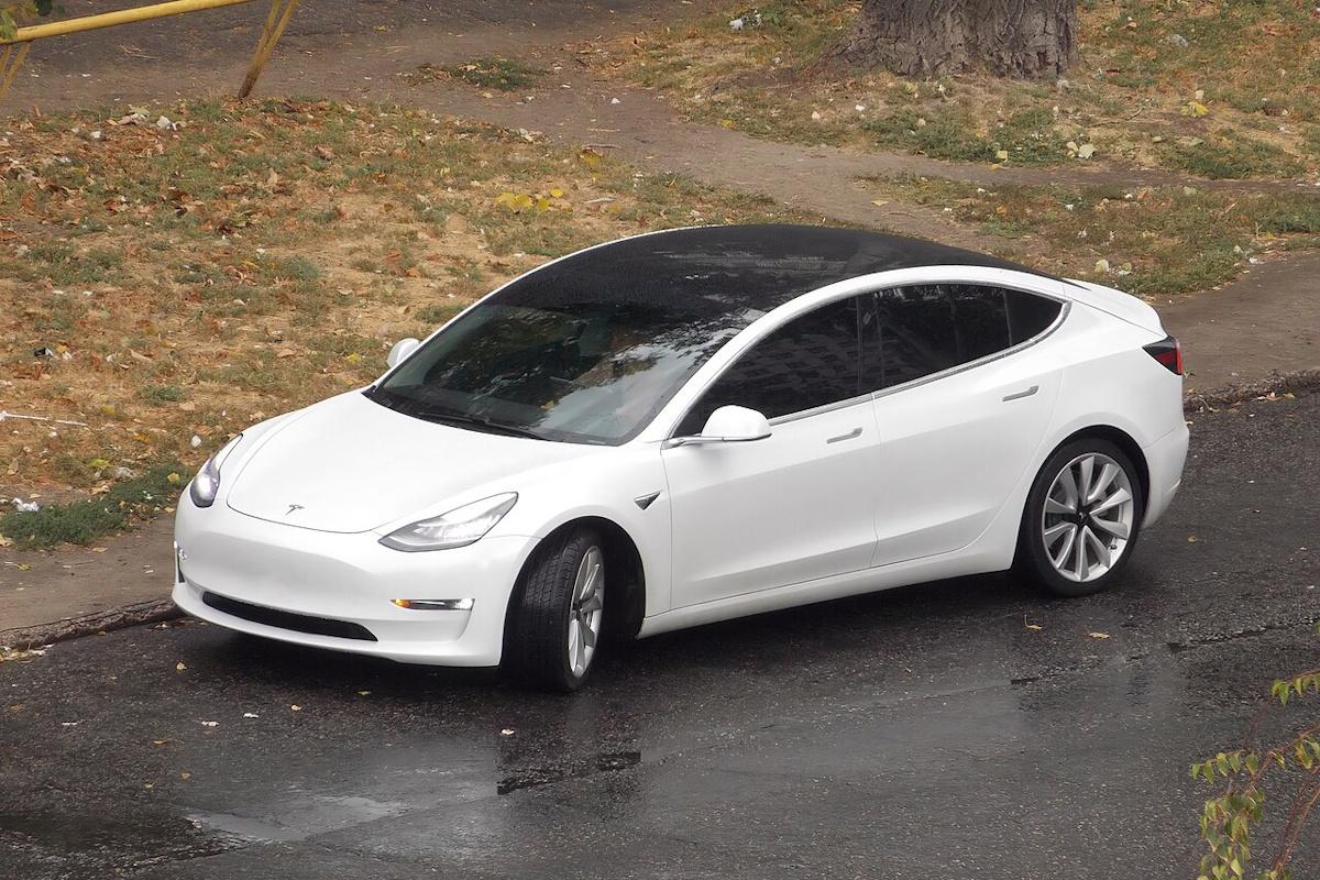 Tesla відкликає 3 мільйони автомобілів через дверні ручки-вбивці Tesla відкликає 3 мільйони автомобілів через дверні ручки-вбивці
